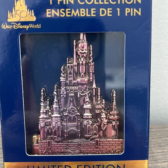 Disney’s 50th Anniversary Limited Edition Big Castle Collectable Pin - Picture 2 of 5